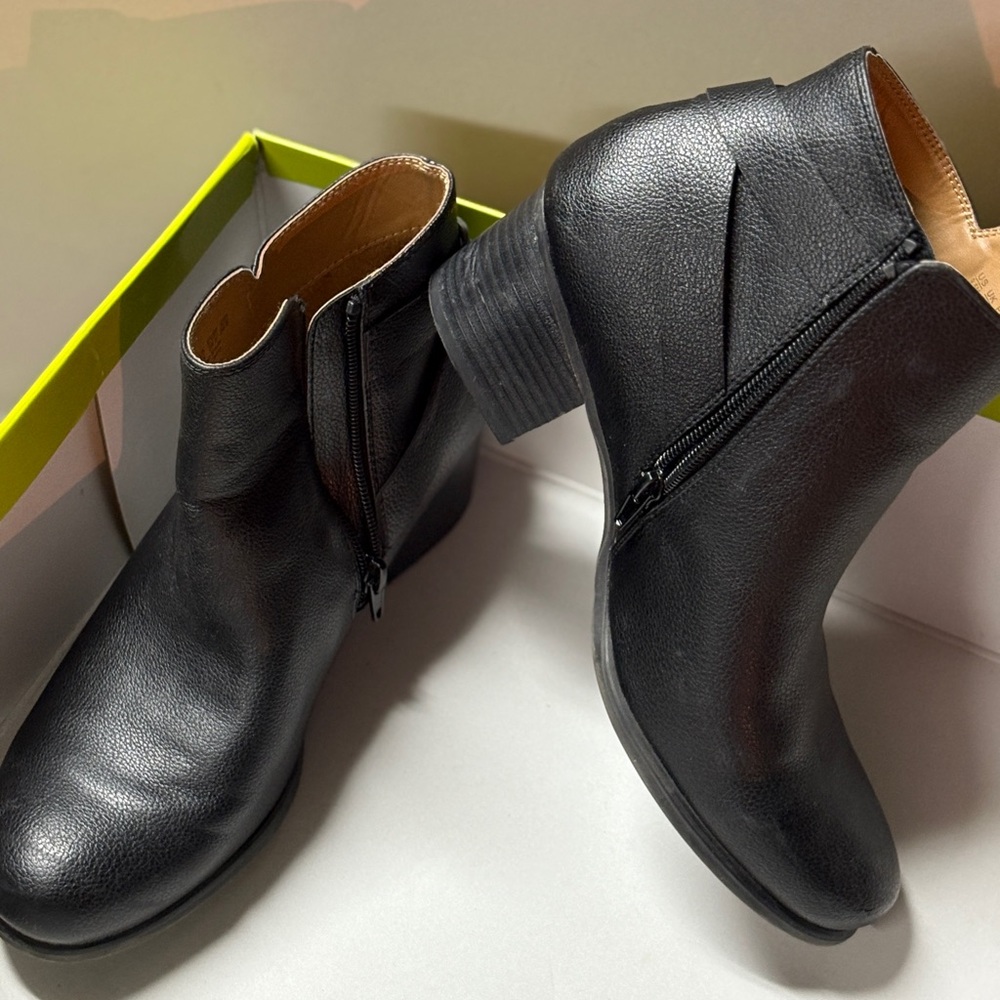 Natural Soul Black Ankle Booties